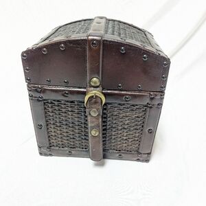 Vtg 80s Hinged Wicker Riveted Wooden Box Med 10x9x11  Dome Lid Snap Closure READ